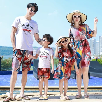 Летний семейный образ 2021 года, пляжные платья для мамы и дочки, Хлопковые футболки + шорты для папы и сына, подходящие для семейного отдыха футболки