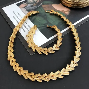 Дизайн Senior sense золотое V-образное ожерелье, браслет, жемчужное ожерелье из ракушки натурального цвета лошади, роскошные женские украшения для вечеринок